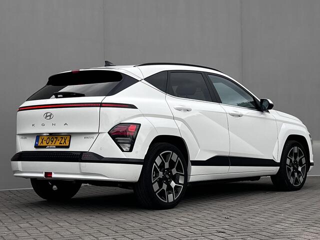 Hyundai Kona Electric Premium 65.4 kWh Automaat / Dealer onderhouden / NL auto / Leder / Afneembare trekhaak 750 kg / Stoelventilatie / Stuur-, stoel- en achterbankverwarming / 19" LM wielen /