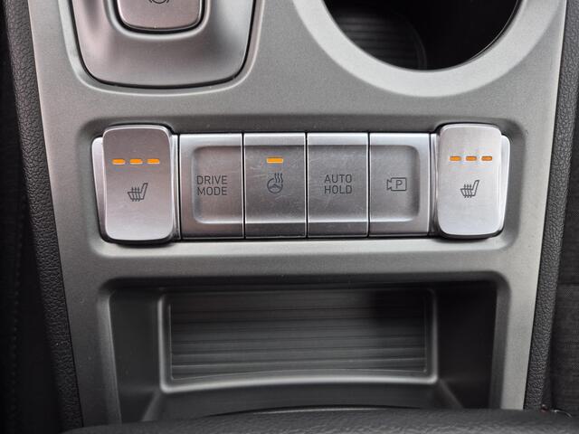 Hyundai Kona EV Comfort Smart 64 kWh Automaat / Accu SOH 98% / Dealer onderhouden / WLTP bereik 484 km bereik stad 660 km / Fabrieksgarantie tot 08-2026 / Stuur-, en Stoel verwarming / Achteruitrijcamera / Apple Carplay Android Auto / Warmtepomp /