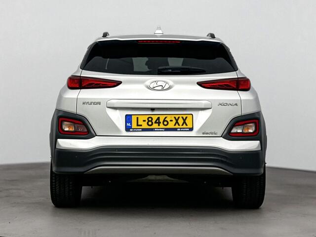 Hyundai Kona EV Fashion 64 kWh | Warmte pomp | Navigatie | Dodehoek detectie | Parkeersensor achter | Apple Carplay Android Auto |