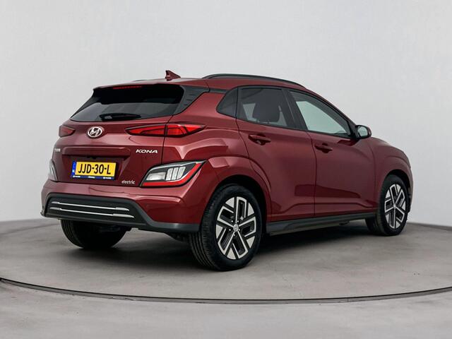 Hyundai Kona EV Fashion 64 kWh | Schuifdak | Stoel en stuurwiel verwarming | Navigatie, Apple Carplay Androidauto | Soh 97,2%|