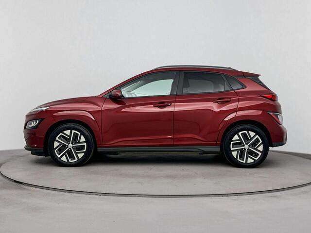 Hyundai Kona EV Fashion 64 kWh | Schuifdak | Stoel en stuurwiel verwarming | Navigatie, Apple Carplay Androidauto | Soh 97,2%|