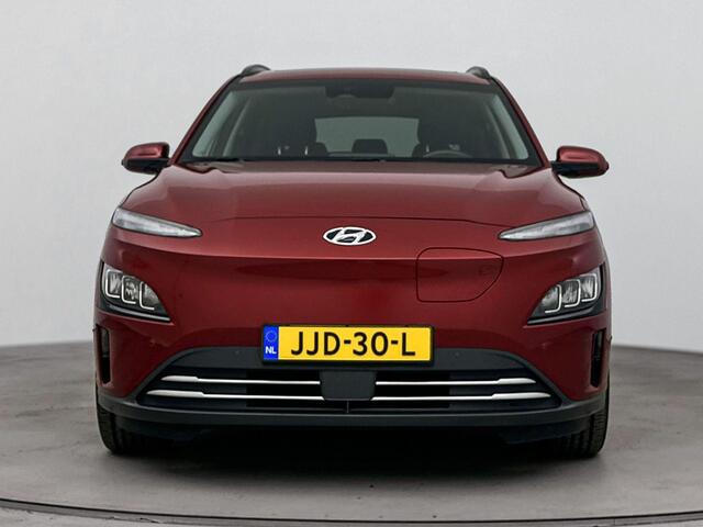 Hyundai Kona EV Fashion 64 kWh | Schuifdak | Stoel en stuurwiel verwarming | Navigatie, Apple Carplay Androidauto | Soh 97,2%|