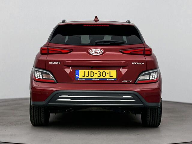 Hyundai Kona EV Fashion 64 kWh | Schuifdak | Stoel en stuurwiel verwarming | Navigatie, Apple Carplay Androidauto | Soh 97,2%|