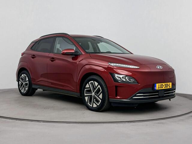 Hyundai Kona EV Fashion 64 kWh | Schuifdak | Stoel en stuurwiel verwarming | Navigatie, Apple Carplay Androidauto | Soh 97,2%|