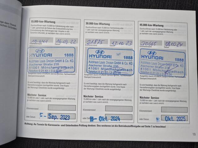 Hyundai Kona EV Comfort Smart 64 kWh Automaat / Accu SOH 100% / Fabrieksgarantie tot 09-2026 / Dealer onderhouden / WLTP bereik 484 km bereik stad 660 km / Stuur en Stoelverwarming / Allseason banden / Adaptief / Achteruitrijcamera /