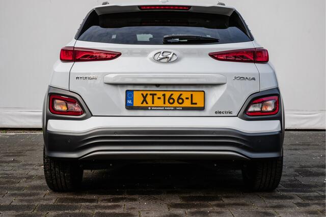 Hyundai Kona EV Premium 64 kWh Schuifdak/ Stoel-stuurverwarming/ Krell audio/ Camera/ Head up/ Blindspot/ Carplay