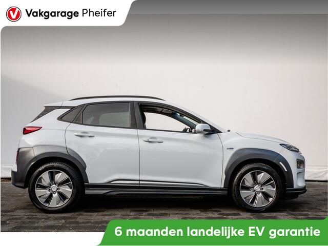 Hyundai Kona EV Premium 64 kWh Schuifdak/ Stoel-stuurverwarming/ Krell audio/ Camera/ Head up/ Blindspot/ Carplay