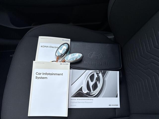 Hyundai Kona Electric Comfort Smart 65.4 kWh / Stoel en stuur verwarming / Automaat / Apple CarPlay/Android Auto / Navigatie / Cruise Control /