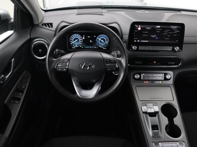 Hyundai Kona EV Fashion 64 kWh | Stoelverwarming | Head-Up | Camera | Carplay | Adaptive cruise | Navigatie | Keyless | Climate control