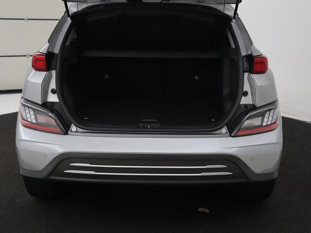 Hyundai Kona EV Fashion 64 kWh | Stoelverwarming | Head-Up | Camera | Carplay | Adaptive cruise | Navigatie | Keyless | Climate control