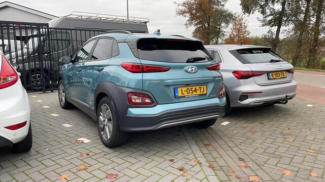 Hyundai Kona EV Premium 64 kWh