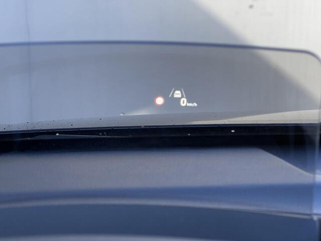 Hyundai Kona EV Fashion 64 kWh Automaat / Fabrieksgarantie tot 05-2027 / Batterijgarantie 8 jaar / Accu SoH 100% / CCS snelladen / Navigatie / HUD / Achteruitrijcamera / Stuur- en stoelverwarming / Winterwielenset 17" /