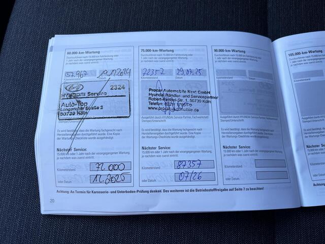 Hyundai Kona EV Fashion 64 kWh Automaat / Fabrieksgarantie tot 05-2027 / Batterijgarantie 8 jaar / Accu SoH 100% / CCS snelladen / Navigatie / HUD / Achteruitrijcamera / Stuur- en stoelverwarming / Winterwielenset 17" /