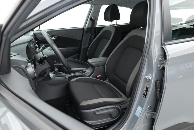 Hyundai Kona 1.0 T-GDI Comfort | Cruise Contr. | Camera | Trekhaak | CarPlay | All seasons | Clima