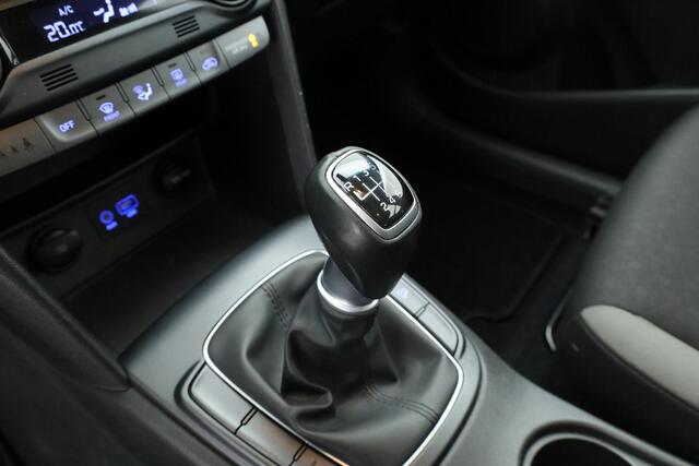 Hyundai Kona 1.0 T-GDI Comfort | Cruise Contr. | Camera | Trekhaak | CarPlay | All seasons | Clima