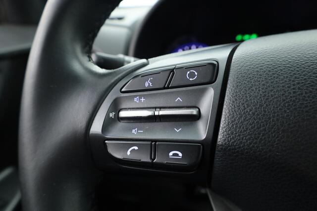 Hyundai Kona 1.0 T-GDI Comfort | Cruise Contr. | Camera | Trekhaak | CarPlay | All seasons | Clima