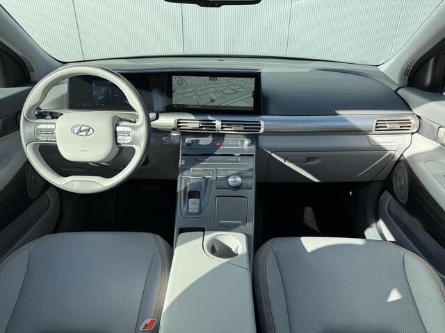 Hyundai NEXO FCEV Plus Pack / Waterstof / Wit Leder / Stoelverkoeling / Stoelverwarming Voor + Achter / 360 Camera / Schuif- & Kanteldak / All Season / NL Auto / Titanium Grey Mat /