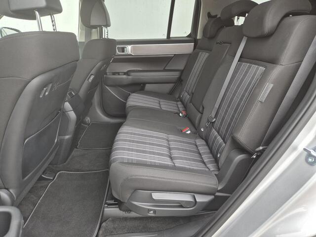 Hyundai SANTA FE 1.6 T-GDI PHEV Comfort Smart 4WD 7p. Automaat / 7 Persoons / Adaptief CC / Apple Carplay Android Auto / Stuur- en Stoelverwarming / Achteruitrijcamera / Elektrische achterklep / Keyless Entry/Start /