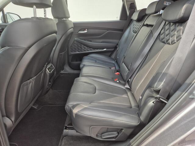 Hyundai SANTA FE 1.6 T-GDI PHEV Plug-in Premium Automaat / Apple Carplay Android Auto / Adaptief CC / Achteruitrijcamera / Stuur- Stoel en Achterbankverwarming / Elektrische achterklep / Trekgewicht 1350 / Climate control / kg /