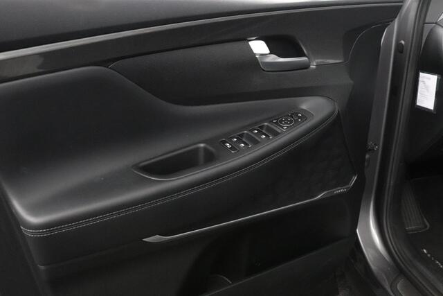 Hyundai SANTA FE 1.6 T-GDI PHEV Comfort Smart AWD |265PK| Trekhaak| Stoelverwarming| Premium Audio|