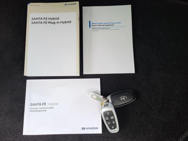 Hyundai SANTA FE 1.6 T-GDI PHEV Premium Sky Automaat / Dealer onderhouden / Afn. trekhaak 1.350 kg / Panoramadak / Navigatie / Lederen bekleding / Stuur-, voor- en achterstoelen verwarmd / 19" / Premium Audio / Apple Carplay / Android Auto