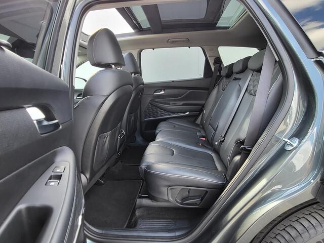 Hyundai SANTA FE 1.6 T-GDI PHEV Premium Sky Automaat / Dealer onderhouden / Afn. trekhaak 1.350 kg / Panoramadak / Navigatie / Lederen bekleding / Stuur-, voor- en achterstoelen verwarmd / 19" / Premium Audio / Apple Carplay / Android Auto