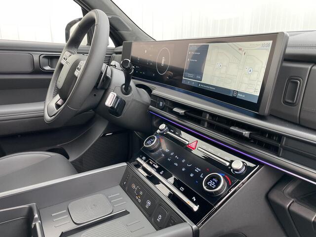 Hyundai SANTA FE 1.6 T-GDI PHEV Black Line 4WD 7p. / uit voorraad LEVERBAAR / Stoelverkoeling / Nappaleder / BOSE / 360 Camera / Stoelverwarming Voor + Achter / Stuurverwarming /