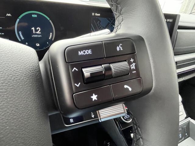 Hyundai SANTA FE 1.6 T-GDI PHEV Black Line 4WD 7p. / uit voorraad LEVERBAAR / Stoelverkoeling / Nappaleder / BOSE / 360 Camera / Stoelverwarming Voor + Achter / Stuurverwarming /