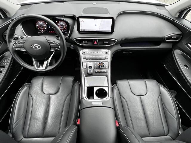 Hyundai SANTA FE 1.6 T-GDI PHEV 265pk Premium Sky 7 P. Automaat / Fabr. garantie tot 09-2027 ** / Zeven persoons / 1.350 kg trekgewicht / EAER 58 km / Schuifdak / Leder / HUD / Navi / Apple Carplay Android / 18" LM wielen /