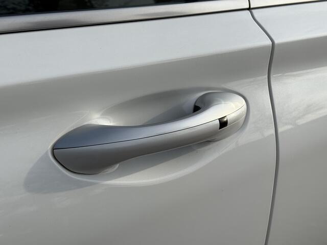 Hyundai SANTA FE 1.6 T-GDI HEV Premium Plus Sky 5P / Navigatie / 1650 trekgewicht / Elektrische stoelverstelling met Geheugenfunctie / Achteruitrijcamera / Stoelverwarming / Schuif- Kantel dak /