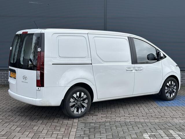 Hyundai Staria 1.6 T-GDI HEV / 30% actiekorting / 225PK Hybride / Navigatie / Achteruitrijcamera / Uit voorraad leverbaar / Full Operational Lease vanaf ¤ 599.- Per maand /