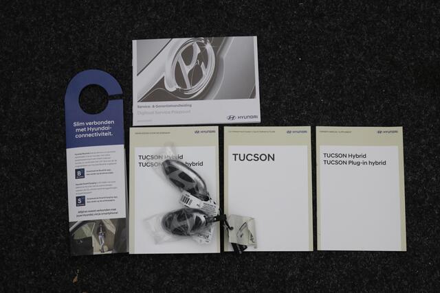 Hyundai TUCSON 1.6 T-GDI PHEV N Line Edition / Navigatie / Leer-Alcantara bekleding met rode stiksel / 19" LMV / Stoelverwarming voor / LED verlichting /