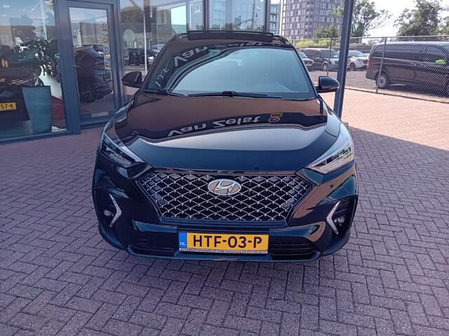Hyundai TUCSON 1.6 T-GDI N-Line Automaat, Aico(automatisch), Panorama schuifdak, Carplay/Android auto, Cruise control adaptief, Dode hoek detector, Rijbaandetector, Elektronische achterklep, Keyless, Stuurwiel verwarmd, Stoelverwarming, etc,etc, Zeer mooie auto, Dealer 