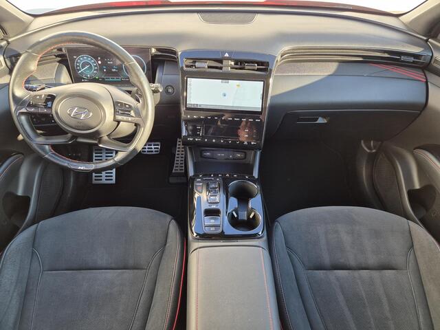 Hyundai TUCSON 1.6 T-GDI PHEV Plug-in N Line 4WD Automaat / Trekgewicht 1350 kg / Apple Carplay Android Auto / Elektrische bedienbare achterklep / Achteruitrijcamera / Adaptief cruise control / Stuur-, en Stoelverwarming /