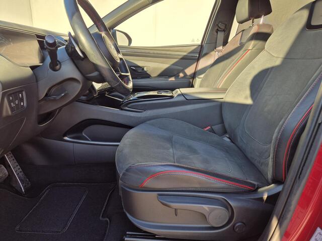 Hyundai TUCSON 1.6 T-GDI PHEV Plug-in N Line 4WD Automaat / Trekgewicht 1350 kg / Apple Carplay Android Auto / Elektrische bedienbare achterklep / Achteruitrijcamera / Adaptief cruise control / Stuur-, en Stoelverwarming /