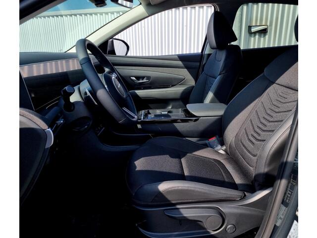 Hyundai TUCSON 1.6 T-GDI PHEV Comfort Smart / Stoel- & Stuurverwarming / Achteruitrijcamera / Parkeersensoren Voor + Achter / Snel Leverbaar! /