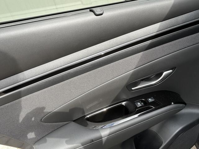 Hyundai TUCSON 1.6 T-GDI PHEV Premium 4WD / Trekhaak ( 1.350 KG ) / Lederen bekleding / Elektrische kofferbak / Elektrisch verstelbare stoelen / Stoelverwarming / Stoelverkoeling