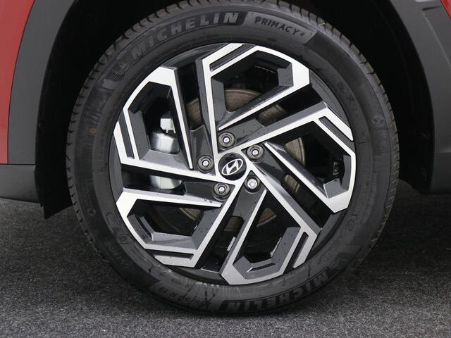 Hyundai TUCSON 1.6 T-GDI PHEV Comfort Smart / Adaptieve Cruise Control / Navigatie / 19" LMV / Stoelverwarming voor / Stuurwielverwarming / Automatische Achterklep / Parkeersensoren voor & Achter /
