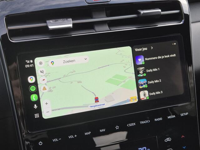 Hyundai TUCSON 1.6 T-GDI MHEV Comfort Smart Handgeschakeld / Trekgewicht 1650 kg / Allseason banden / Apple Carplay Android Auto / 19" Premium Wielen / Stuur-, en Stoelverwarming / Achteruitrijcamera / Keyless Entry/Start / Cruise control /