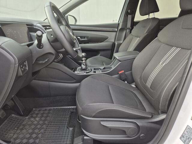 Hyundai TUCSON 1.6 T-GDI MHEV Comfort Smart Handgeschakeld / Trekgewicht 1650 kg / Allseason banden / Apple Carplay Android Auto / 19" Premium Wielen / Stuur-, en Stoelverwarming / Achteruitrijcamera / Keyless Entry/Start / Cruise control /