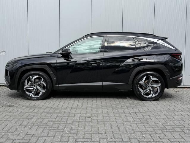 Hyundai TUCSON 1.6 T-GDI PHEV Premium Sky 4WD / Lederen Bekleding / NL auto / Open dak / Stoel verwarming en Ventilatie / 19" Lm velgen / Fabrieksgarantie t/m 10-2028 /