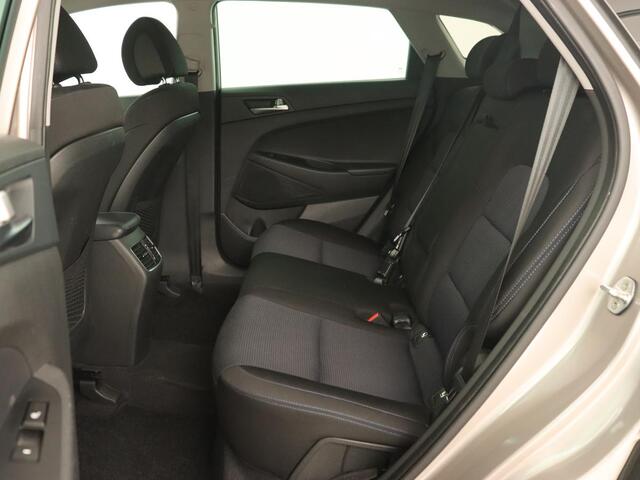 Hyundai TUCSON 1.6 GDi Comfort | Trekhaak | Stoelverwarming | Camera | Navigatie | Achterbankverwarming | Climate control | Parkeerhulp | Cruise control | Bluetooth