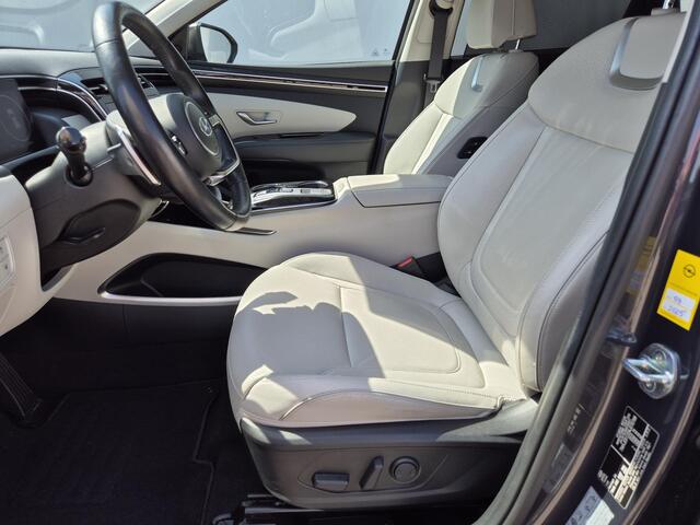 Hyundai TUCSON 1.6 T-GDI PHEV Plug-in Premium 4WD Automaat / Trekgewicht 1350 kg / Elektrische achterklep / Rondomzicht camera Keyless Entry/Start / Adaptief cruise control / Stuur- en Stoelverwarming / Stoelventilatie voor /