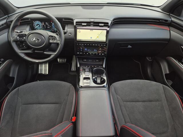 Hyundai TUCSON 1.6 T-GDI PHEV Plug-in N Line Sky 4WD Automaat / Fabrieksgarantie tot 10-2027 / Trekgewicht 1350 kg / Glazen schuif- en kanteldak / EAER bereik 62 km bereik stad 74 km / Elektrische achterklep / Stuur-, Stoel en Achterbank verwarming /