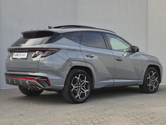 Hyundai TUCSON 1.6 T-GDI PHEV Plug-in N Line Sky 4WD Automaat / Fabrieksgarantie tot 10-2027 / Trekgewicht 1350 kg / Glazen schuif- en kanteldak / EAER bereik 62 km bereik stad 74 km / Elektrische achterklep / Stuur-, Stoel en Achterbank verwarming /