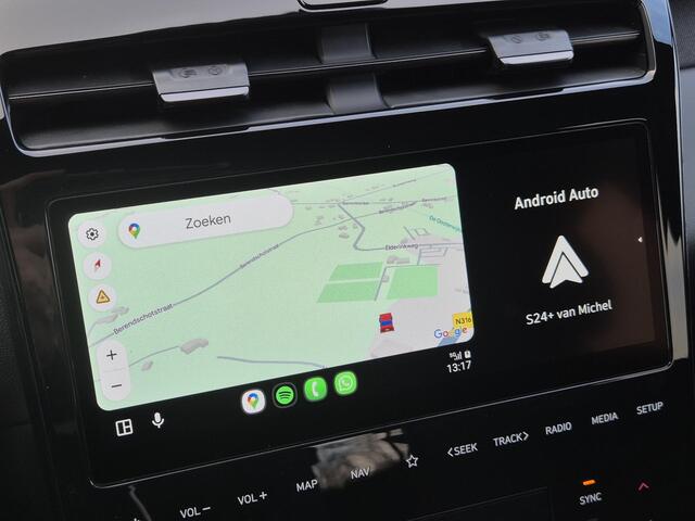 Hyundai TUCSON 1.6 T-GDI PHEV Plug-in N Line Sky 4WD Automaat / Fabrieksgarantie tot 10-2027 / Trekgewicht 1350 kg / Glazen schuif- en kanteldak / EAER bereik 62 km bereik stad 74 km / Elektrische achterklep / Stuur-, Stoel en Achterbank verwarming /