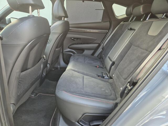 Hyundai TUCSON 1.6 T-GDI PHEV Plug-in N Line Sky 4WD Automaat / Fabrieksgarantie tot 10-2027 / Trekgewicht 1350 kg / Glazen schuif- en kanteldak / EAER bereik 62 km bereik stad 74 km / Elektrische achterklep / Stuur-, Stoel en Achterbank verwarming /