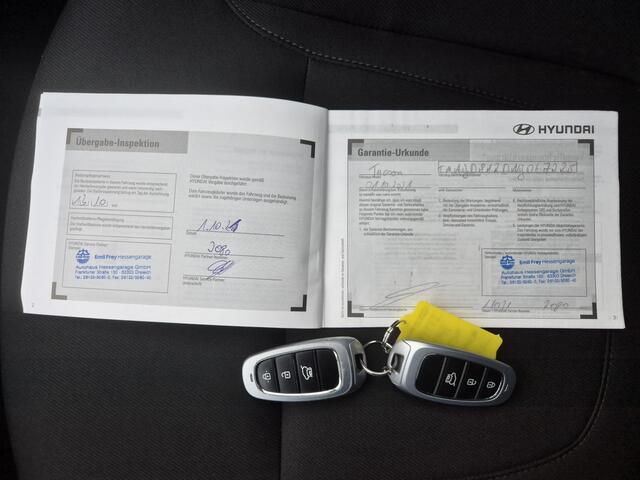 Hyundai TUCSON 1.6 T-GDI PHEV Plug-in Comfort Smart 4WD Automaat / Accu SOH 100% / Fabrieksgarantie tot 10-2026 / Dealer onderhouden / Trekgewicht 1350 kg / EAER bereik 62 km bereik stad 74 km / Apple Carplay Android Auto / Adaptief CC /