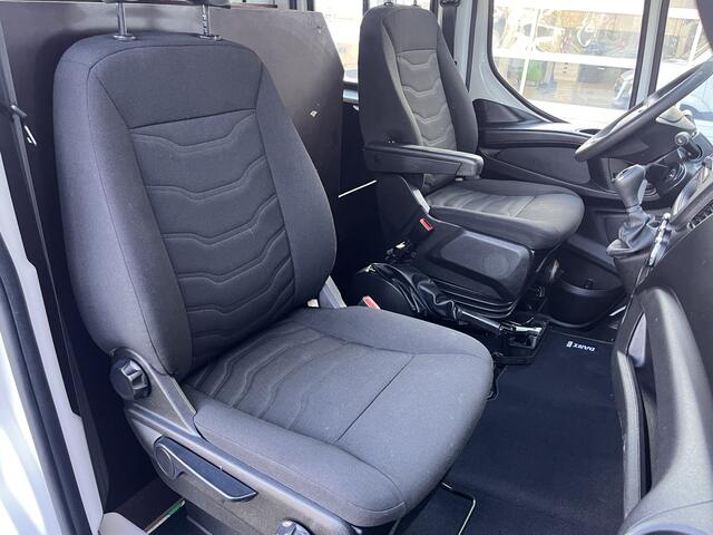 Iveco DAILY 35C17 3.0 410 170PK Automaat Palfinger Laadkraan Airco Cruise controle Trekhaak 3500kg trekgewicht 2-Persoons Open laadbak Pick-up P-up Bakwagen 1e eigenaar Euro 5