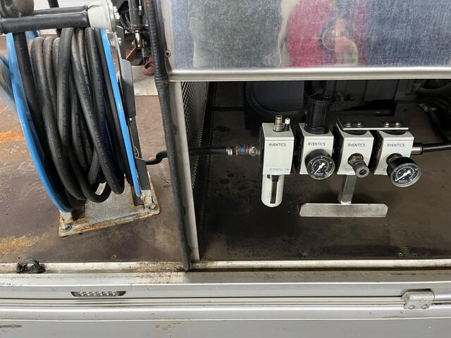 Iveco DAILY 35S16 2.3 Open Laadbak / HMF Kraan / Euro 6 / Compressor / Trekhaak 3500 KG / Airco / Cruise Control / 3-Zits / 69.100 KM !!